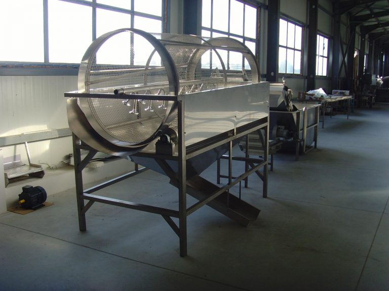 Peeling machine